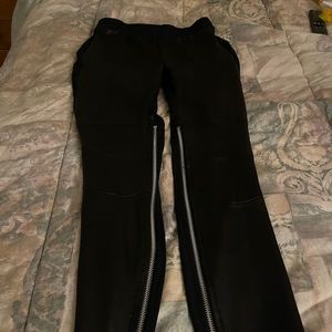 Bebe faux leather front leggings/pants size XS ankle length black.